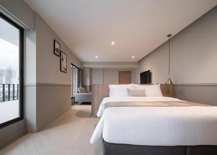 Glow Sukhumvit 71 Hotel 4*