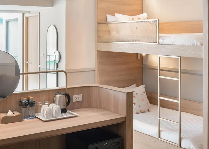 Glow Sukhumvit 71 Hotel 4*