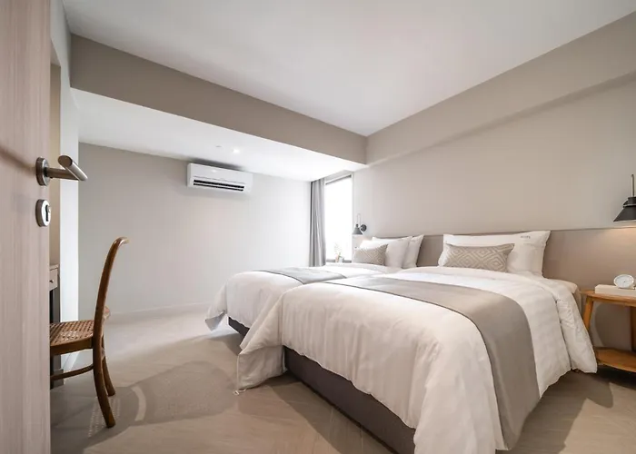 Glow Sukhumvit 71 Hotel 4*